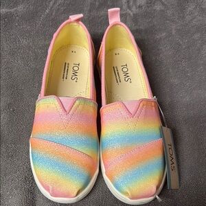 Toms Pink Canvas Sneakers Vibrant and Comfortable